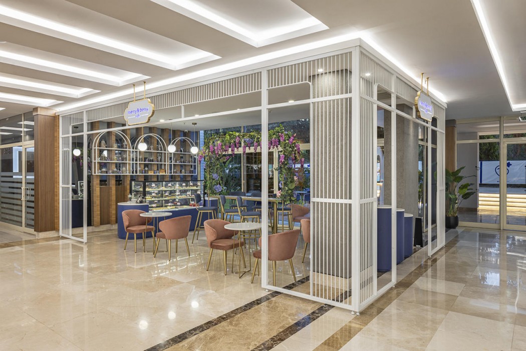 Berry Blue Hotel 49/95
