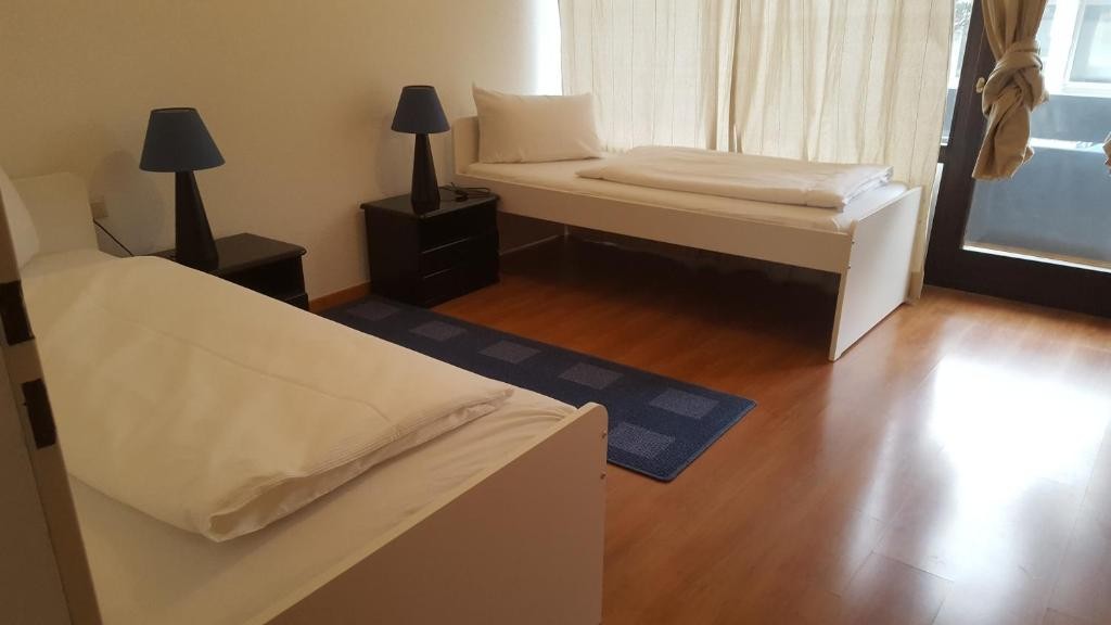 Hotel Mautner Airport und Messehotel 8/25