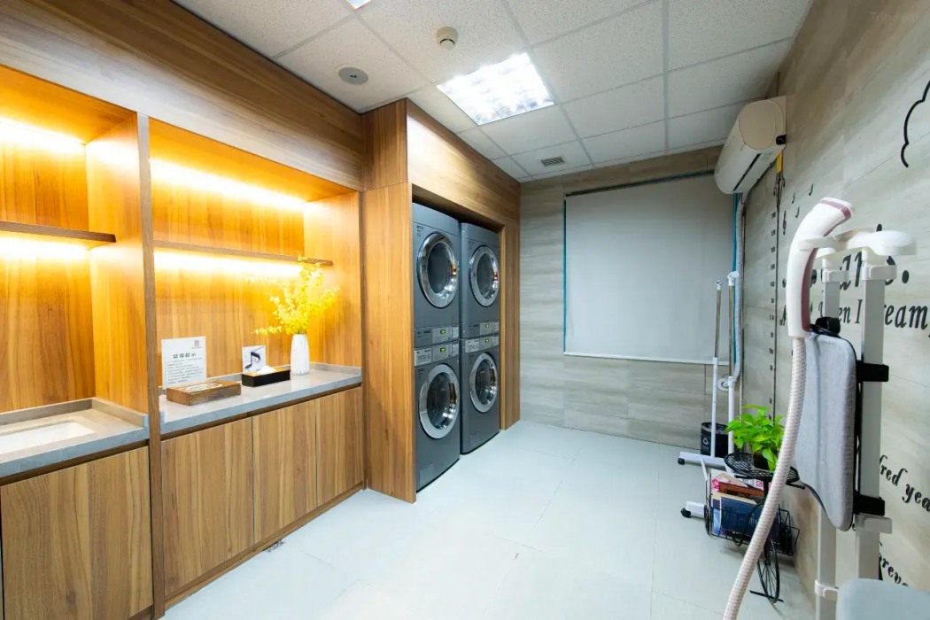 Homeinn Plus (Beijing Guomao) 24/37