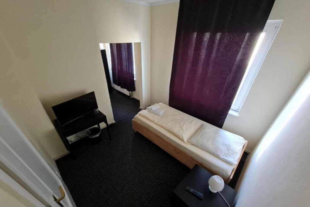 Hotel Tyros am Weidendamm 4/35
