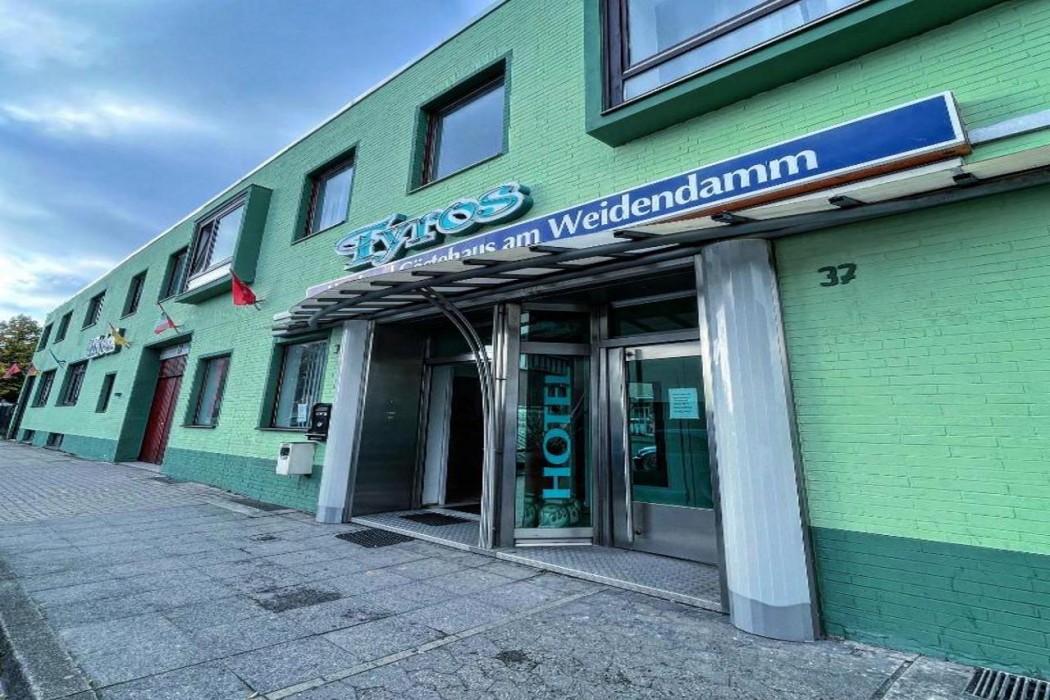 Hotel Tyros am Weidendamm 9/35