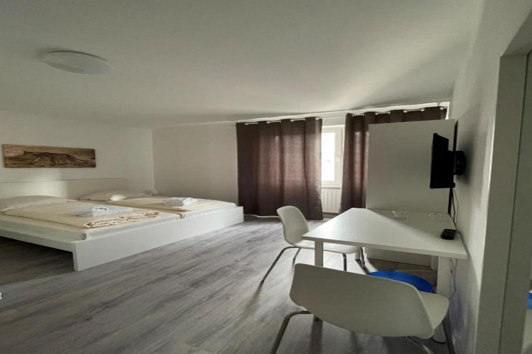 Hotel Tyros am Weidendamm 3/35