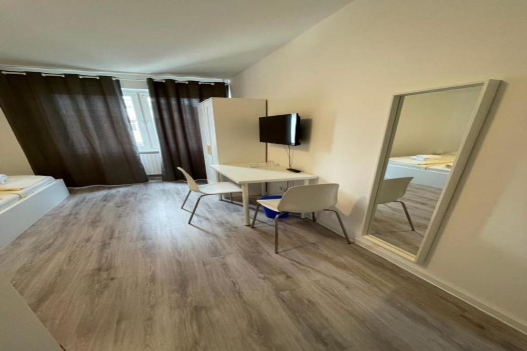 Hotel Tyros am Weidendamm 18/35