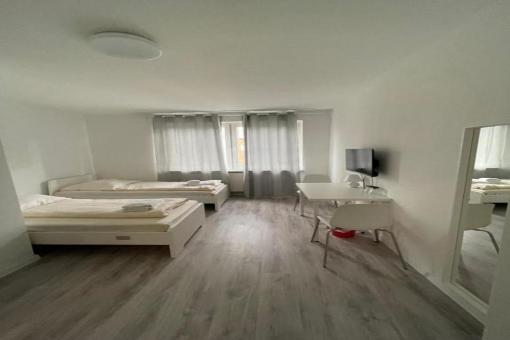 Hotel Tyros am Weidendamm 13/35