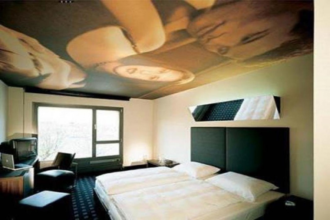 Kult Hotel 13/22