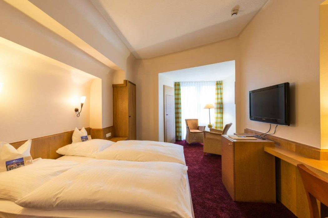 Hotel Heinz 6/25