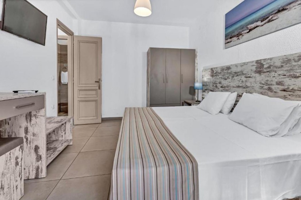 Erato Hotel 15/68