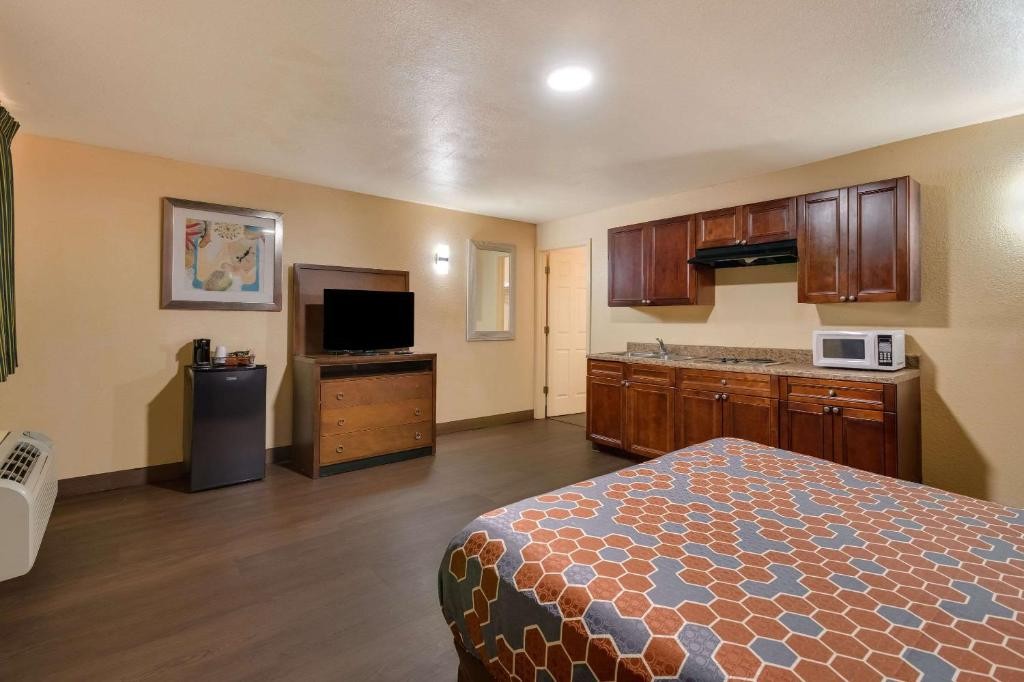 New Orleans East Hotel 6/17