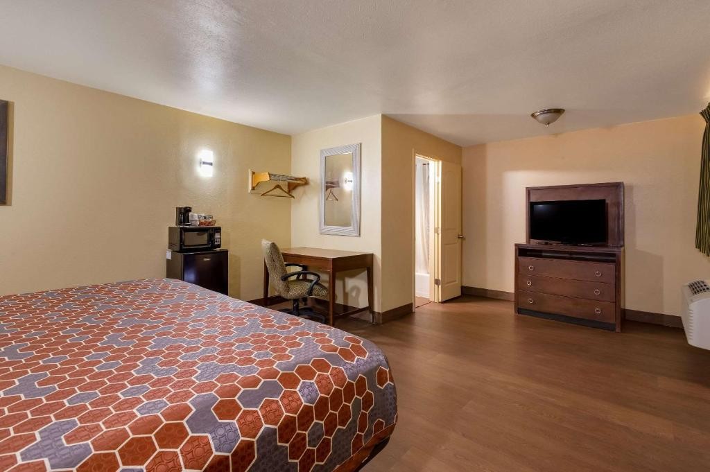 New Orleans East Hotel 9/17