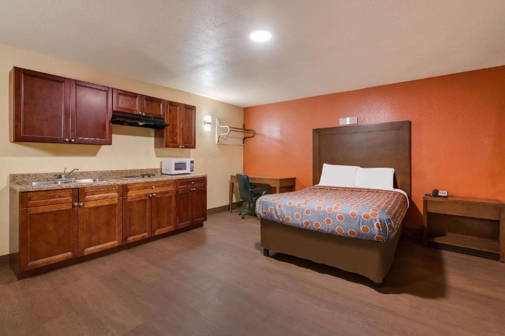 New Orleans East Hotel 7/17