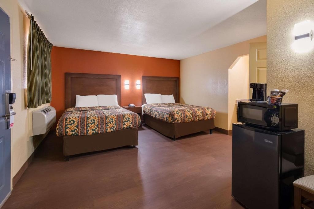 New Orleans East Hotel 8/17