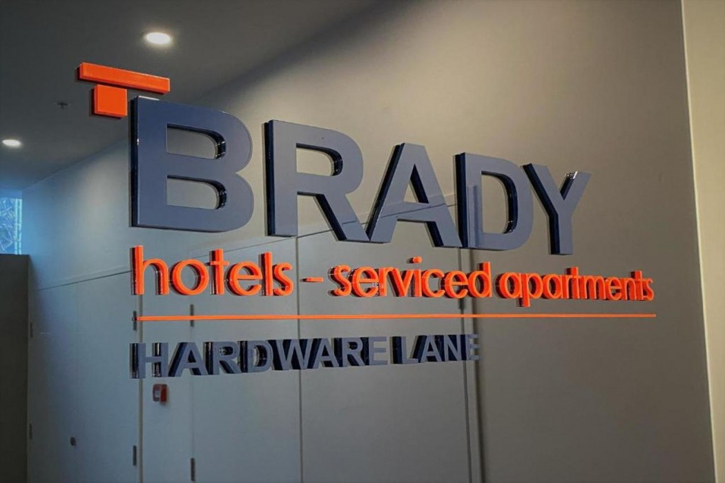 Brady Apartment Hotel Hardware Lane 2/26