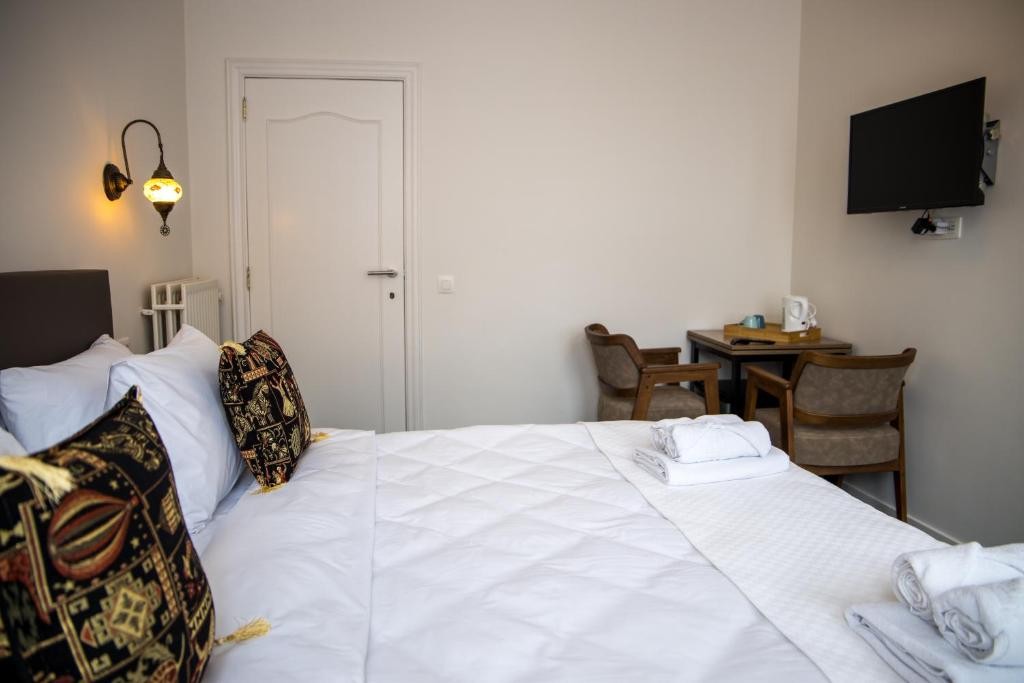 Hotel Guzy 12/68