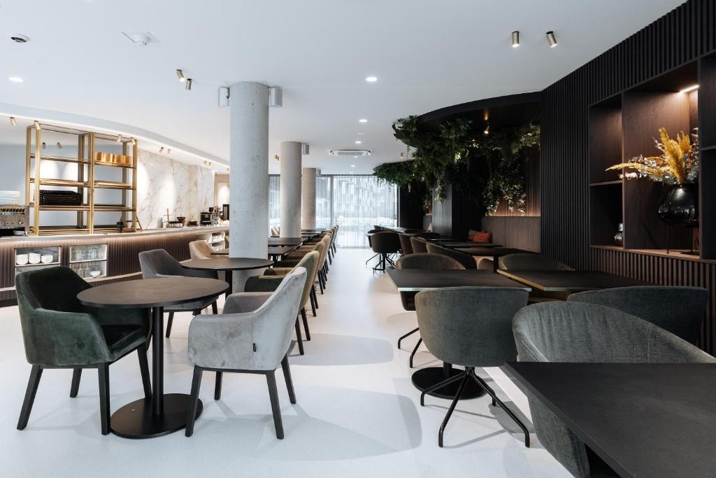 The CORNR Hotel 42/69