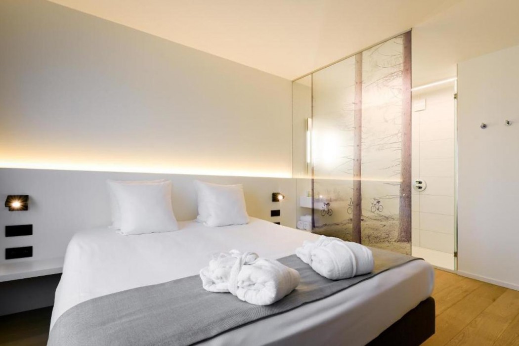 R hotel experiences 12/58
