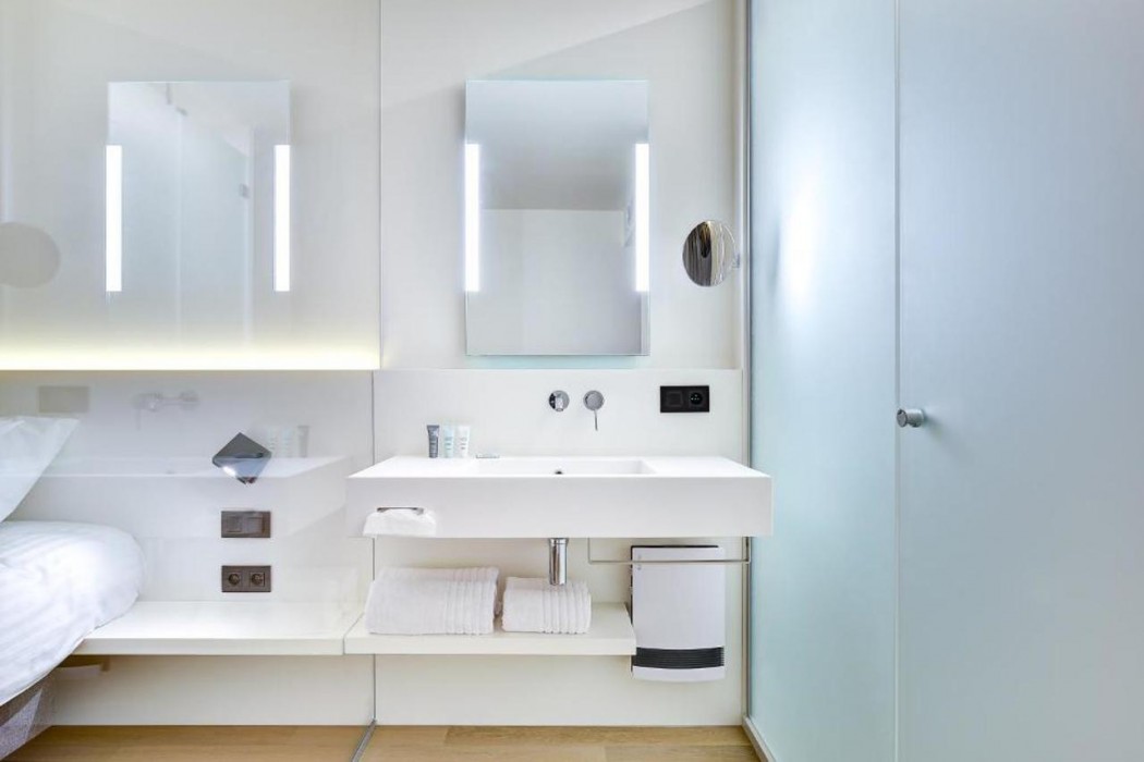 R hotel experiences 13/58