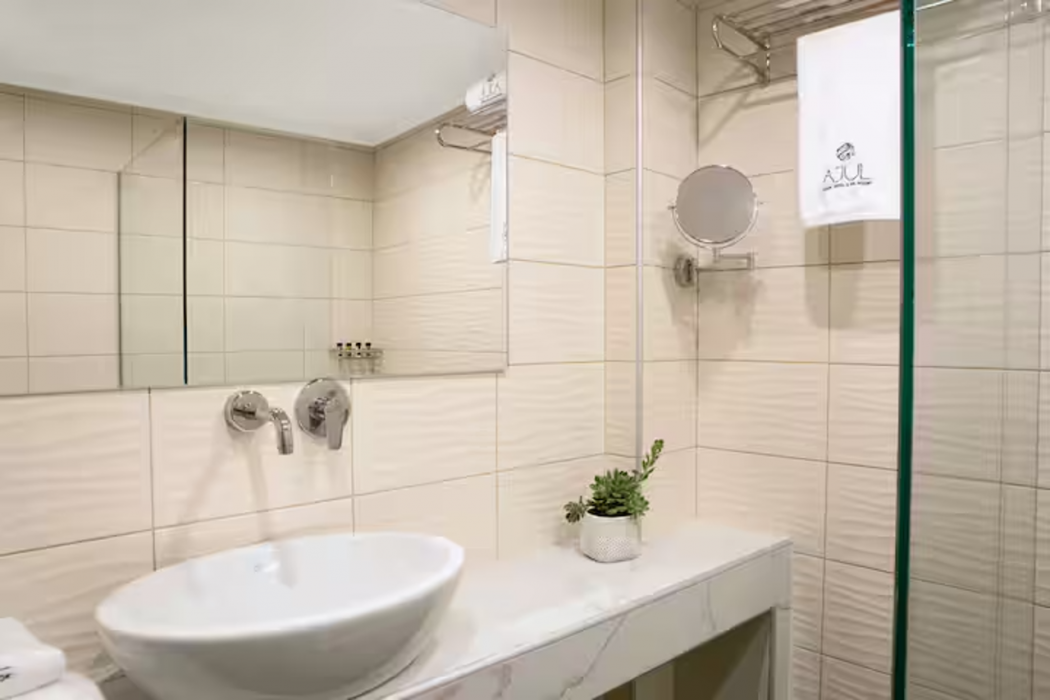 Zeus Eleva Ajul, a Registry Collection Hotel 23/83
