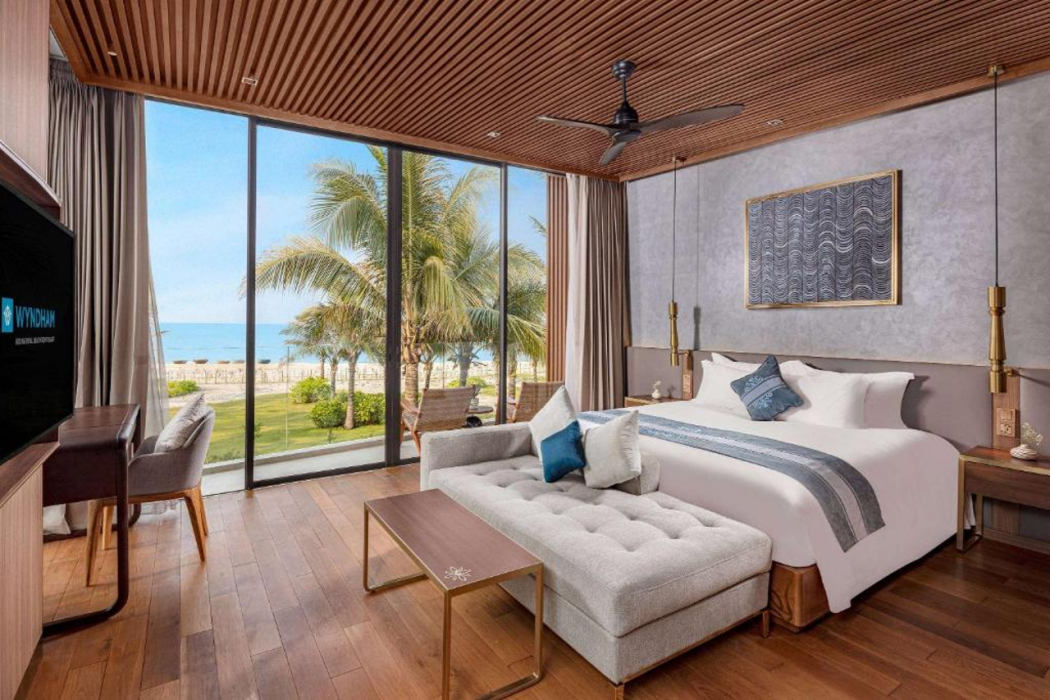 Wyndham Royal Beachfront Resort & Spa Hoi An Danang 16/59