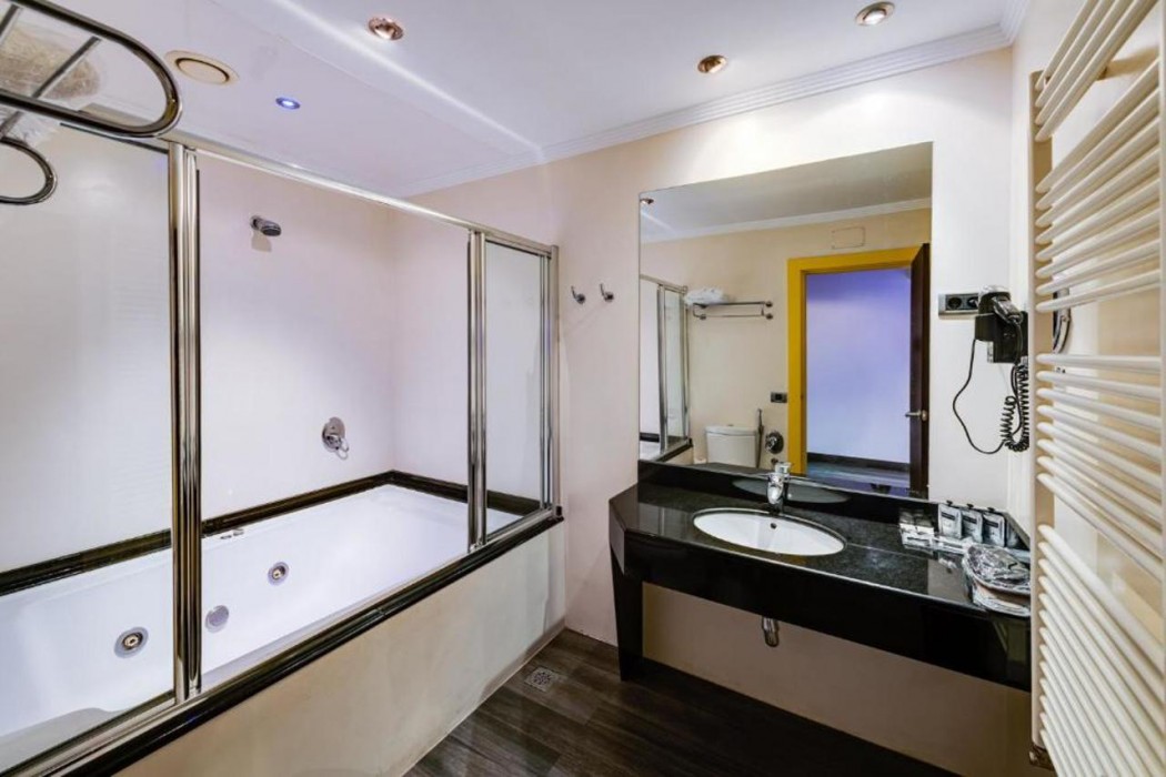 Zouk Hotel 6/50