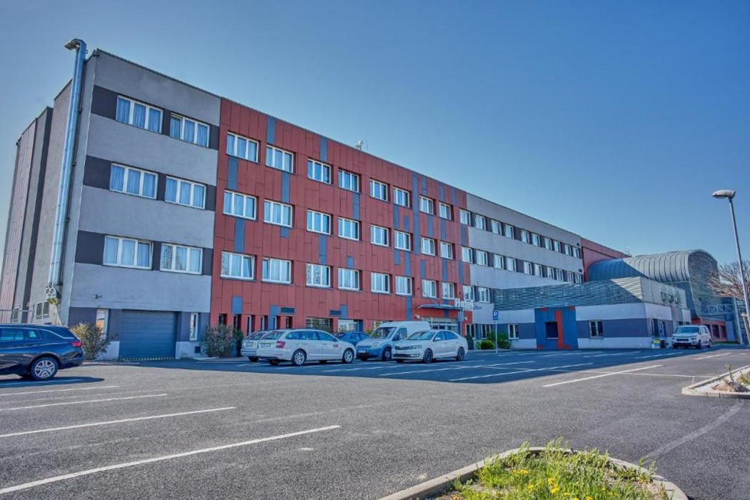 Hotel Arena 3/48