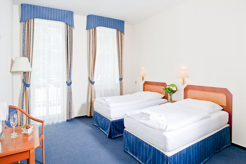 Hotel Reza 13/72