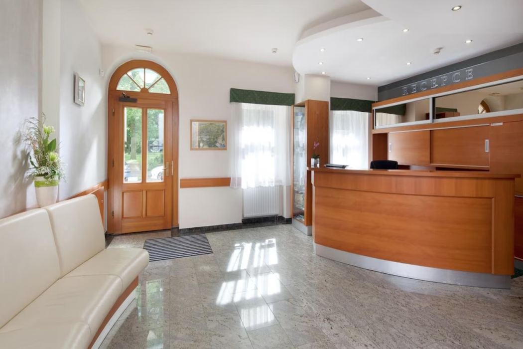 Hotel Reza 5/72