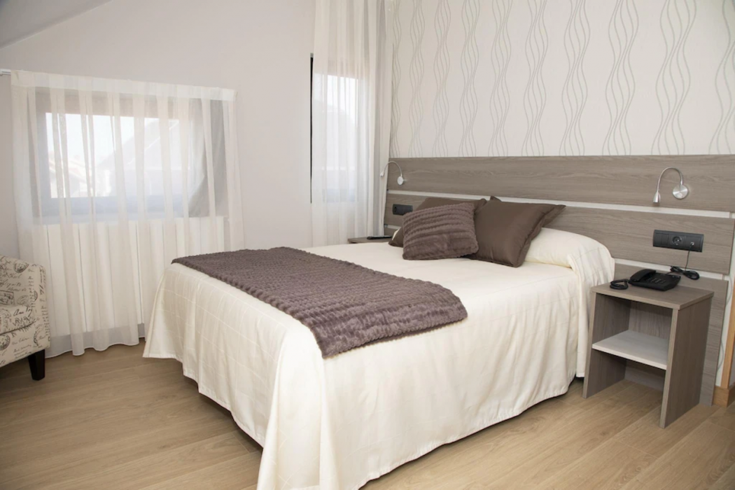 Hotel Mercedes 24/51