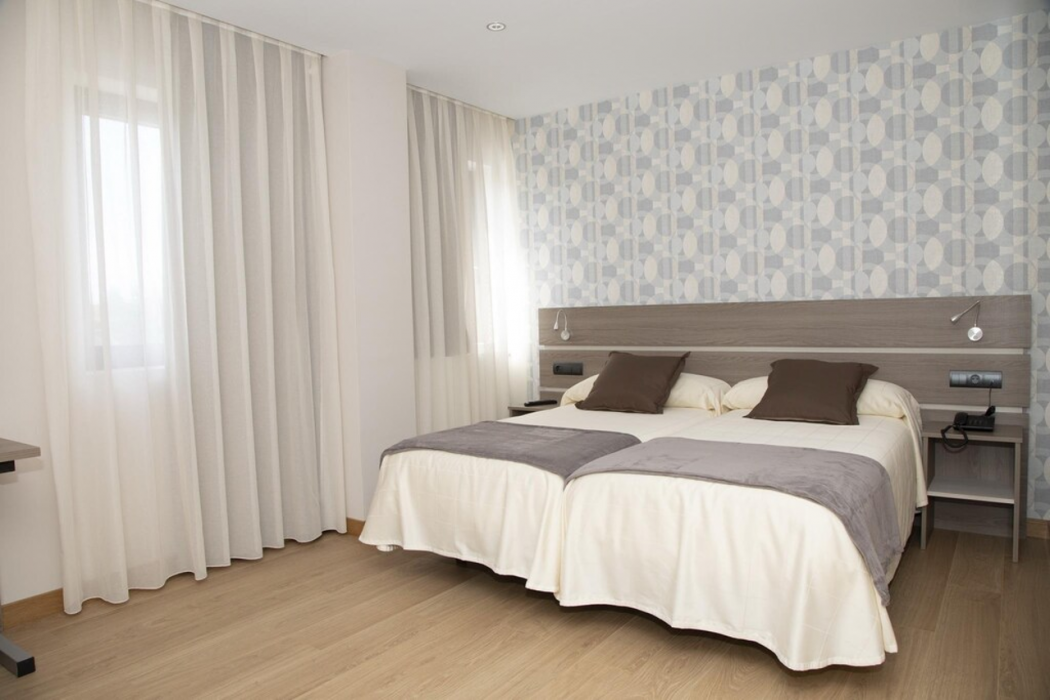 Hotel Mercedes 20/51
