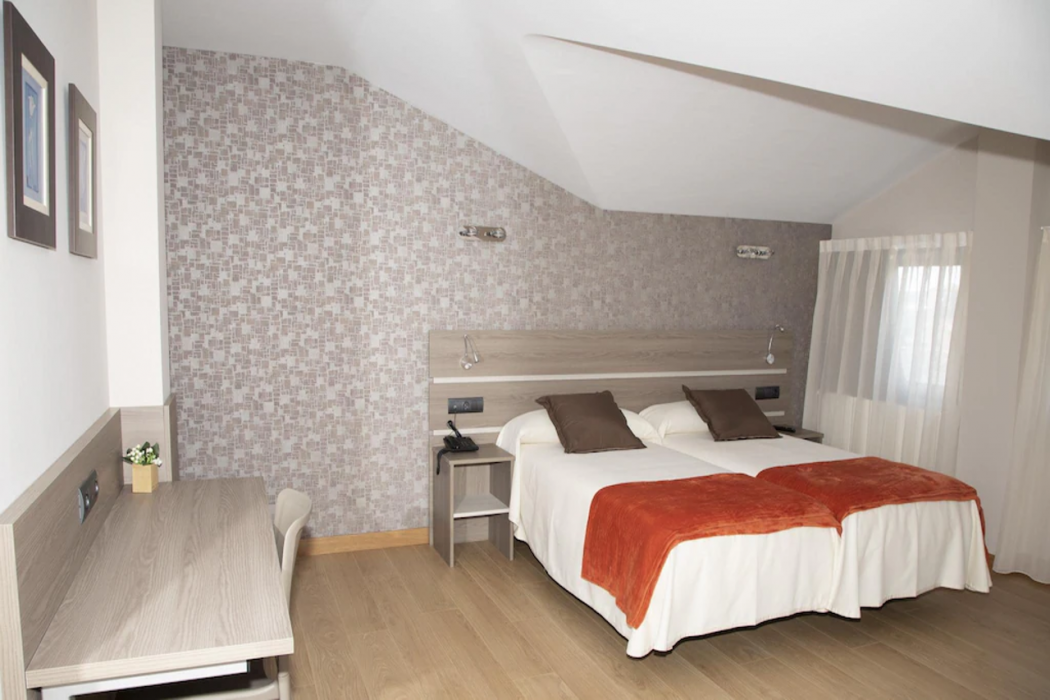 Hotel Mercedes 25/51