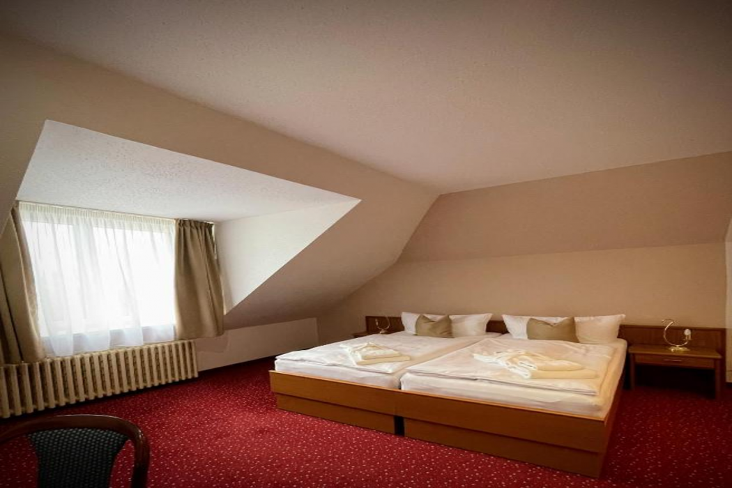 Lazensky hotel Pyramida I 40/90