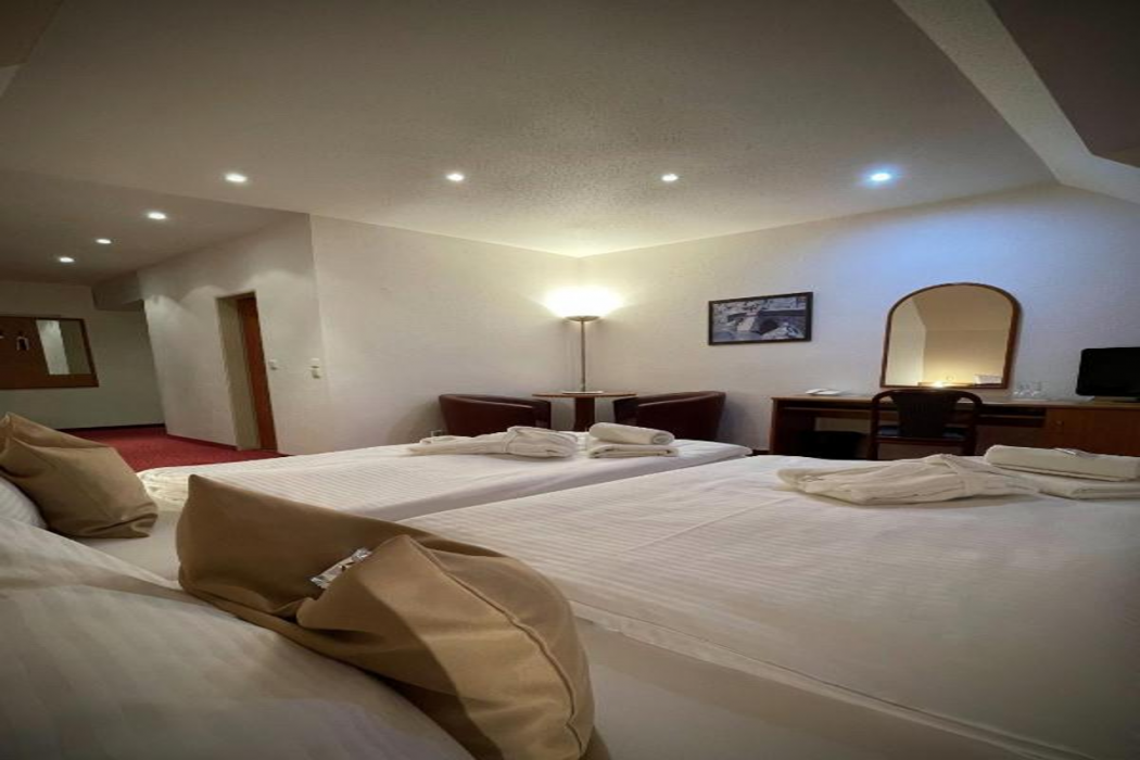 Lazensky hotel Pyramida I 38/90