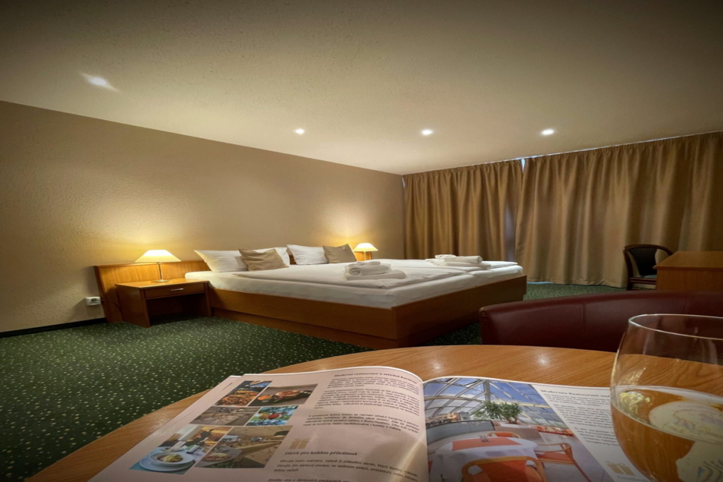 Lazensky hotel Pyramida I 9/90