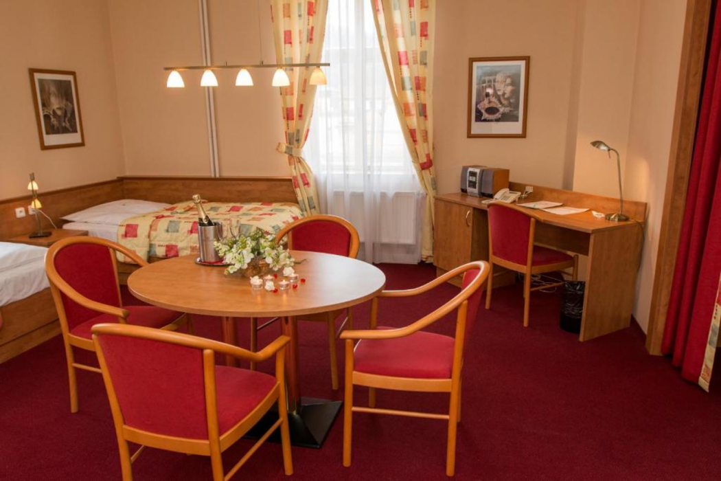 Hotel Ceska Koruna 29/76