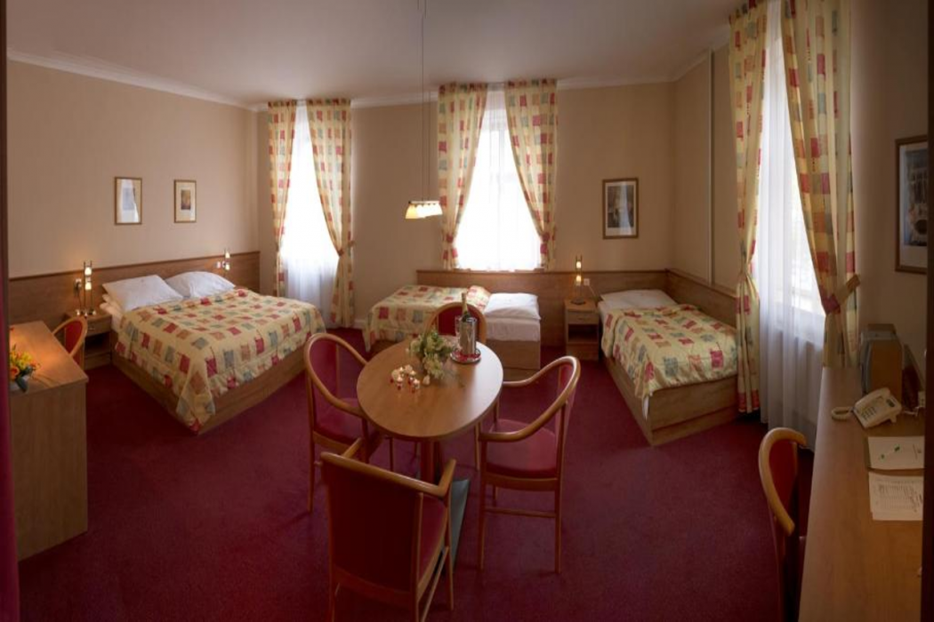 Hotel Ceska Koruna 25/76