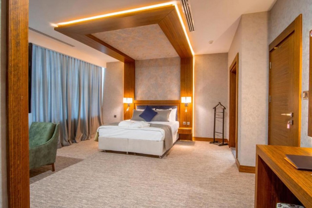 Parwar Hotel 7/14