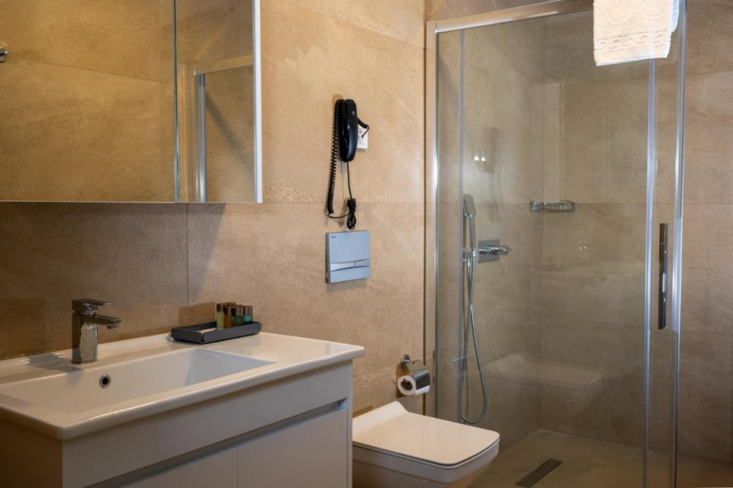 Leo Suites Hotel 9/37