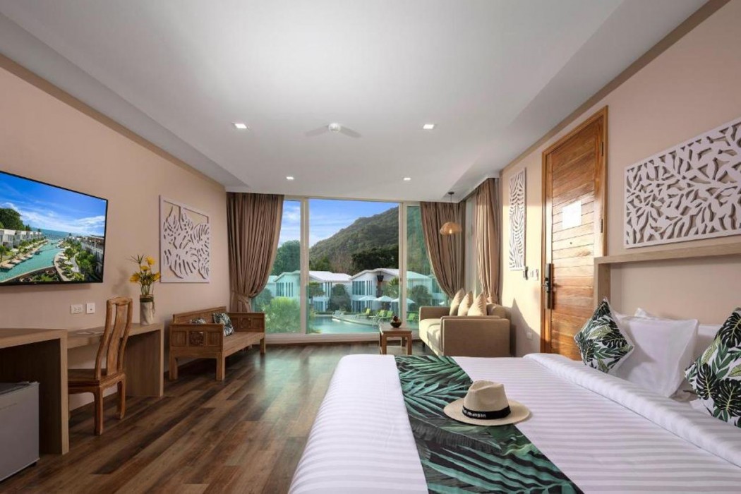 Vannee Golden Sands Beachfront Resort 9/24