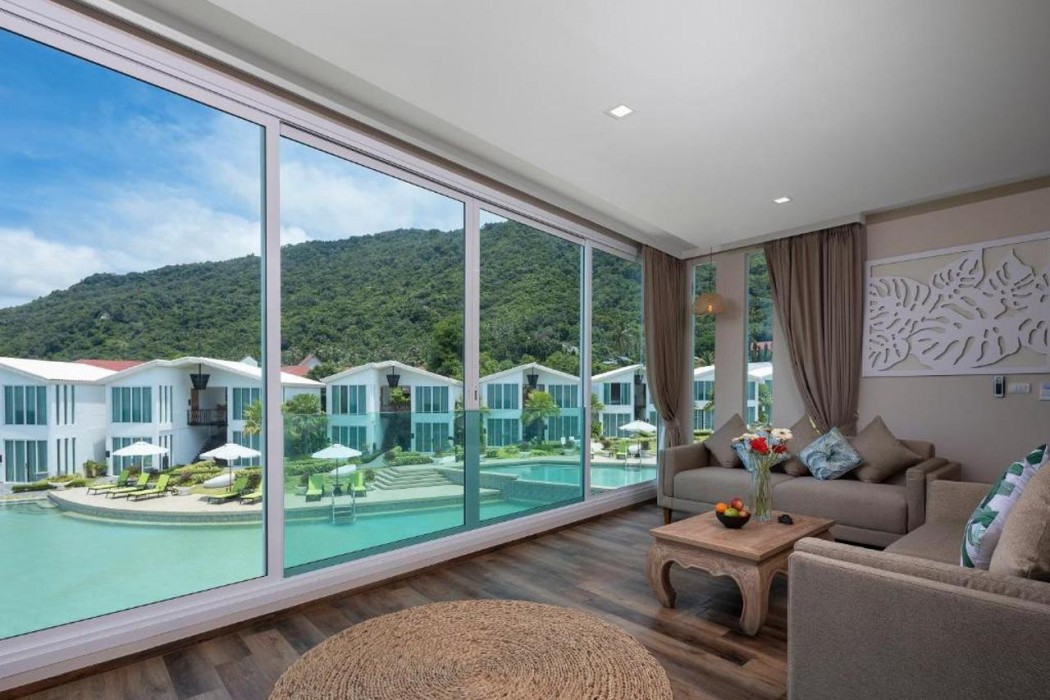 Vannee Golden Sands Beachfront Resort 13/24