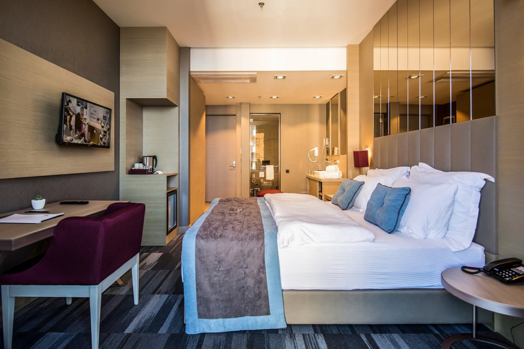 Vista Hotel 6/30