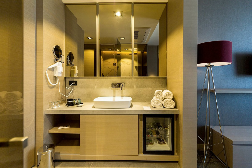 Vista Hotel 18/30