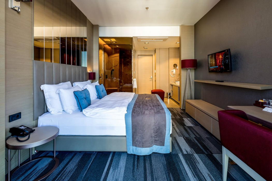 Vista Hotel 10/30