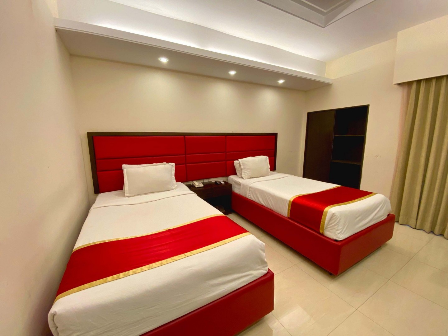 DELUXE TWIN ROOM