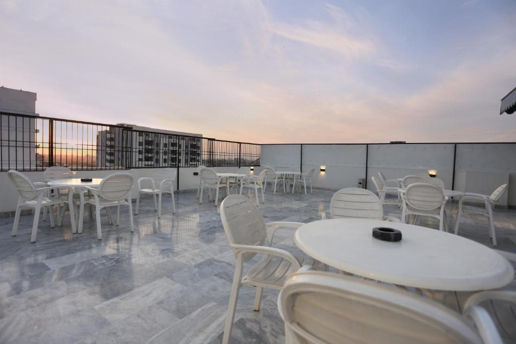 Hotel Pearl Inn 33/64