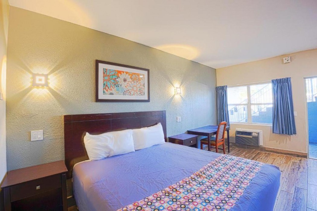 Sunrise Inn by OYO Titusville FL 17/35