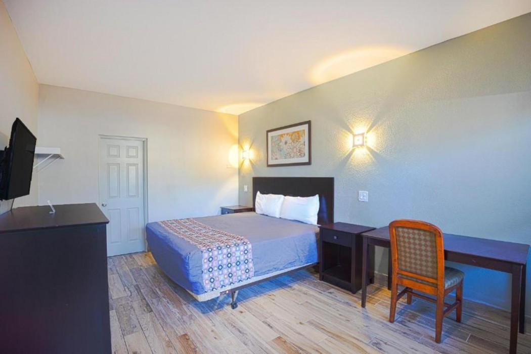 Sunrise Inn by OYO Titusville FL 16/35