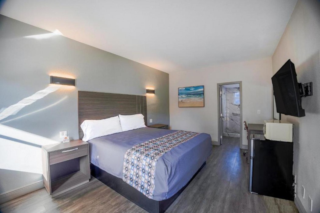 Sunrise Inn by OYO Titusville FL 15/35