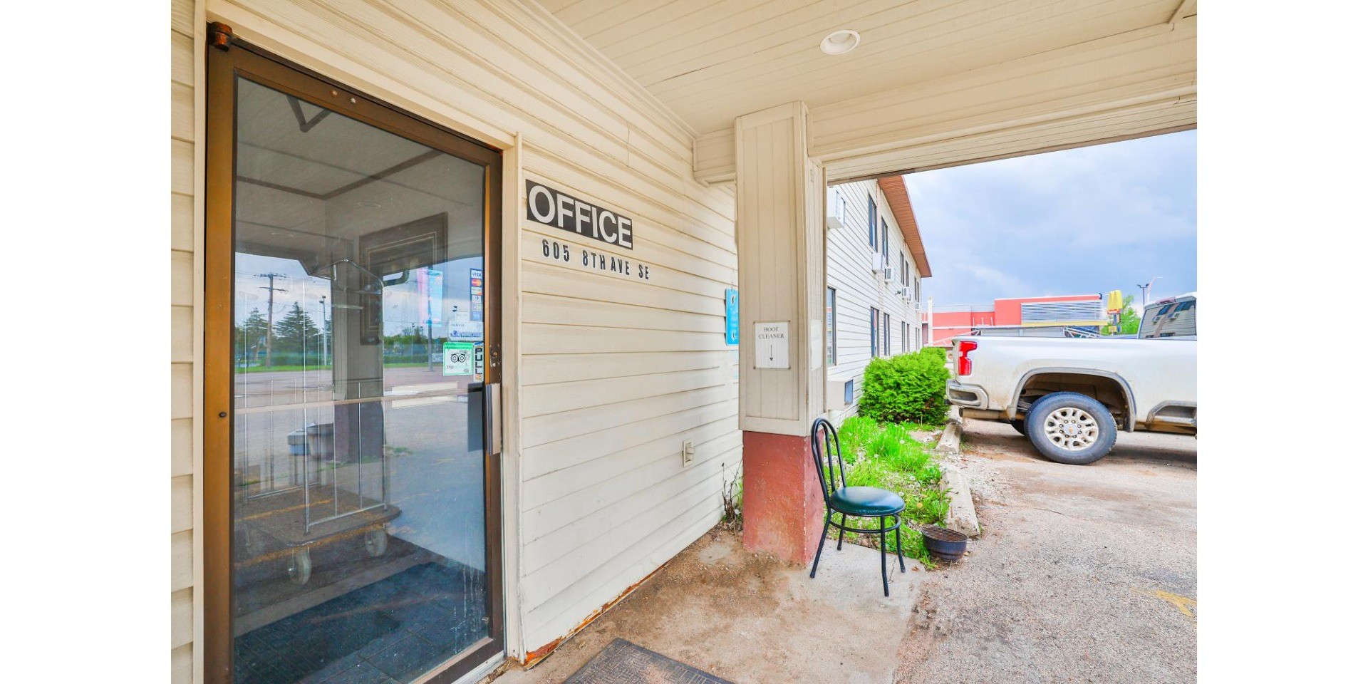 OYO Hotel Pipestone MN, Canterbury Park 7/45