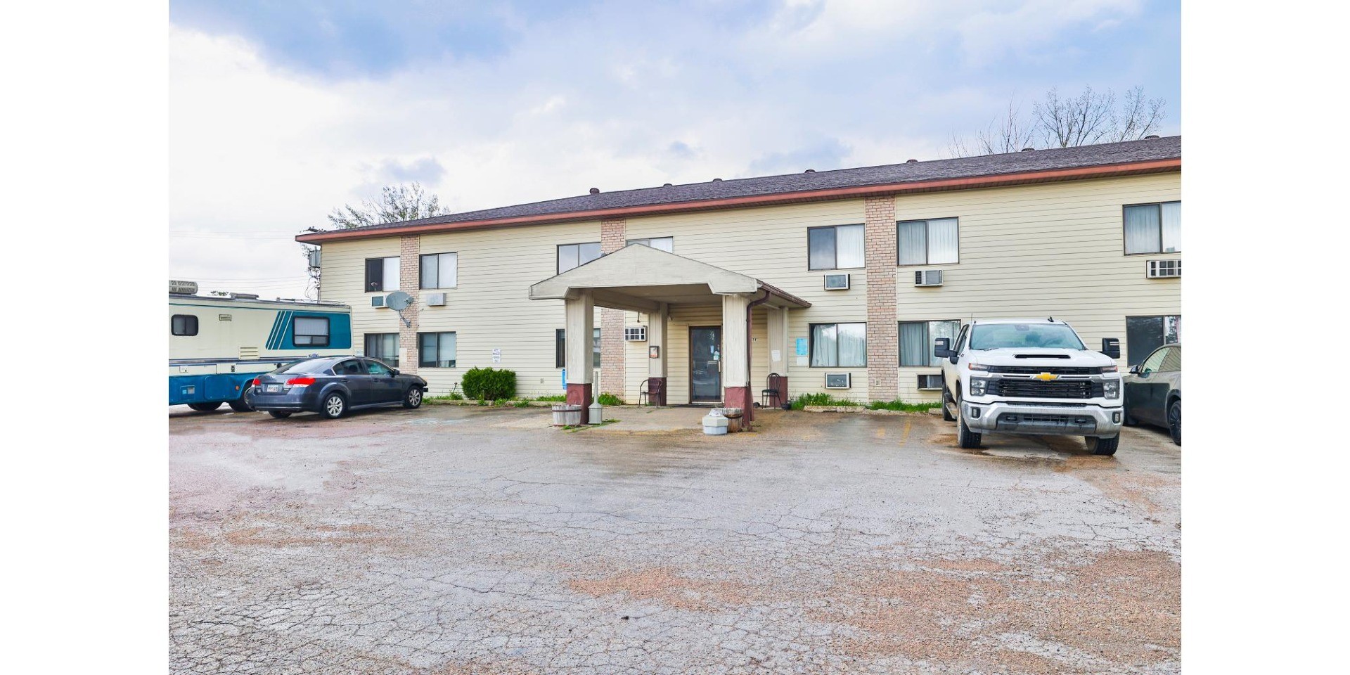 OYO Hotel Pipestone MN, Canterbury Park 6/45