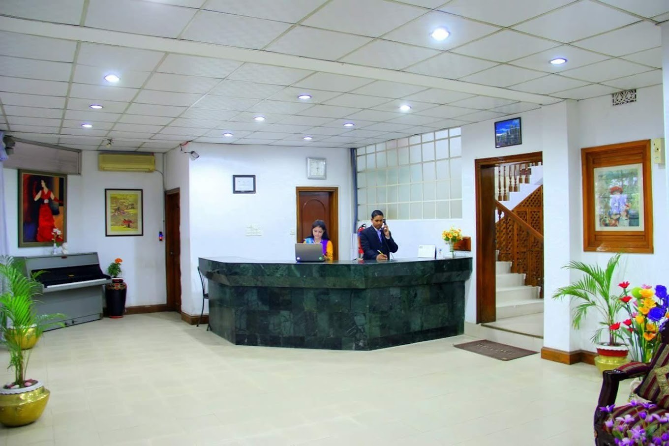 Hotel Aristocrat Inn photo3
