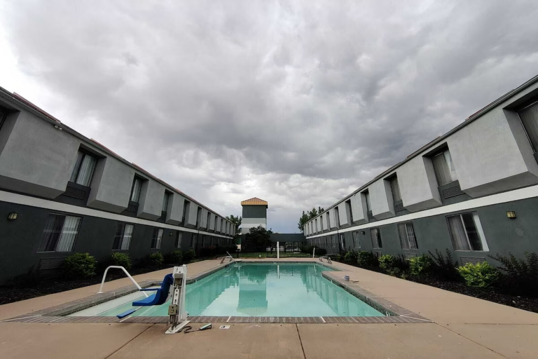 Suburban Studios Salt Lake City Airport 27/61